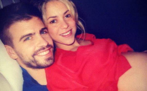 Puyol ký hợp đồng mới, Pique chính thức làm bố ảnh 1