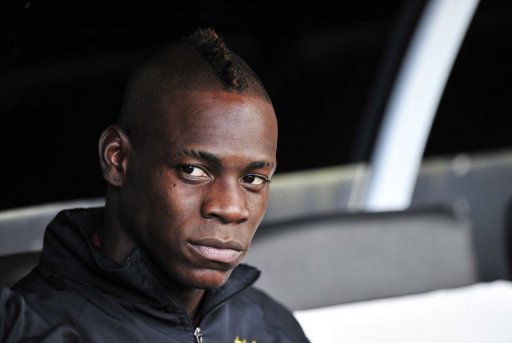 Balotelli trở lại sau khi phẫu thuật mắt chữa...cận thị ảnh 1