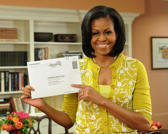 Bà Michelle Obama đã đi bỏ phiếu sớm cho chồng ảnh 1 Bà Michelle Obama đã đi bỏ phiếu sớm cho chồng ảnh 1