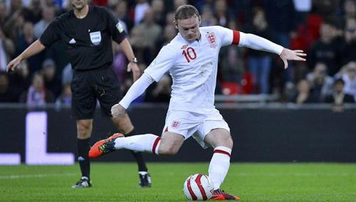 Rooney gây sốc khi tặng quần thi đấu ngay trên sân ảnh 1