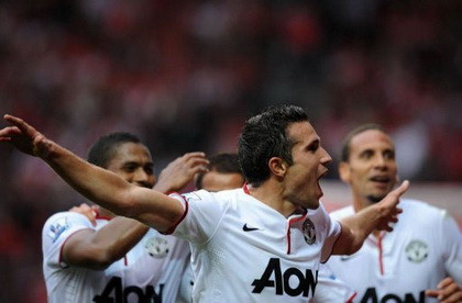 Van Persie lập hat-trick, M.U ngược dòng kịch tính ảnh 1