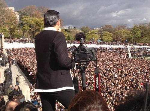 Psy gây sốt ở Paris với flashmob "Gangnam Style" ảnh 1