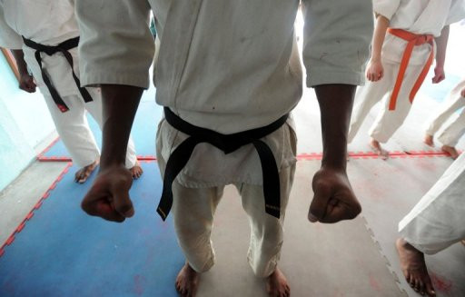 Giáo viên bị tuyên án 302 năm tù vì hiếp học sinh ảnh 1