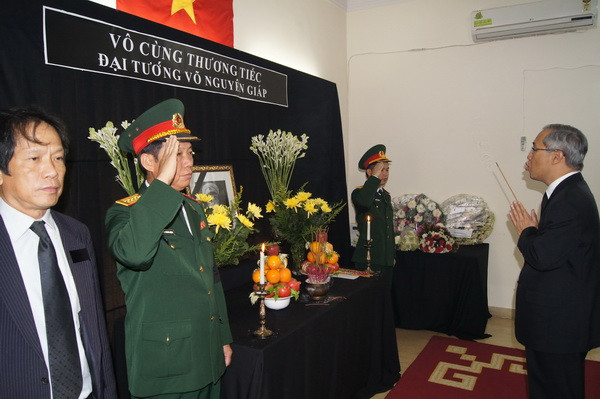 Bộ trưởng Quốc phòng Ấn Độ tới viếng Đại tướng ảnh 1 Bộ trưởng Quốc phòng Ấn Độ tới viếng Đại tướng ảnh 1