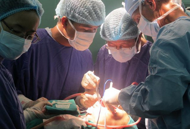 Phẫu thuật thành công cho "trẻ không có khuôn mặt” ảnh 2