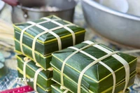 Những cặp bánh chưng khuôn lá dừa. (Ảnh: TTXVN phát)