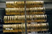 Trang sức vàng được bày bán tại tiệm kim hoàn ở Ankara, Thổ Nhĩ Kỳ. (Ảnh: THX/TTXVN)