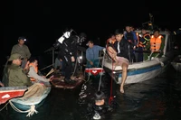 Tối 21/2/2026, thông tin từ Công an xã Bảo Ái, tỉnh Lào Cai cho biết, vào hồi 19 giờ 15 phút, ngày 21/2, trên hồ Thác Bà thuộc địa phận thôn Làng Cạn, xã Bảo Ái, tỉnh Lào Cai xảy vụ tai nạn giao thông đường thủy khiến 6 người mất tích. (Ảnh: Đinh Thùy/TTXVN)