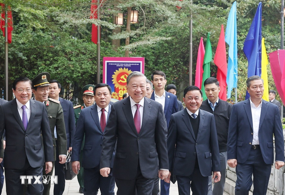 Tổng Bí thư Tô Lâm và đoàn công tác Trung ương thăm Khu di tích Quốc gia đặc biệt Kim Liên. (Ảnh: Thống Nhất/TTXVN)