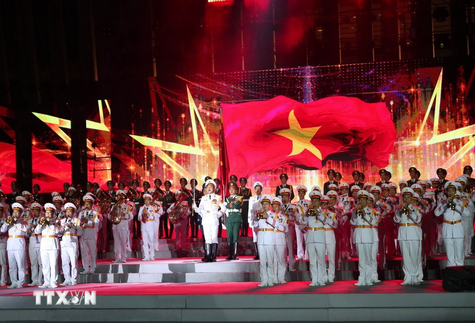 Các nghệ sỹ quân đội tham gia chương trình nghệ thuật chính luận. (Ảnh: Trọng Đức/TTXVN)