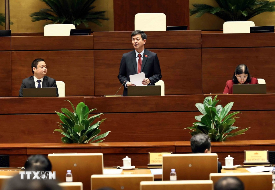 Tổng Thư ký Quốc hội, Chủ nhiệm Văn phòng Quốc hội Lê Quang Tùng điều hành hội nghị. (Ảnh: An Đăng/TTXVN)