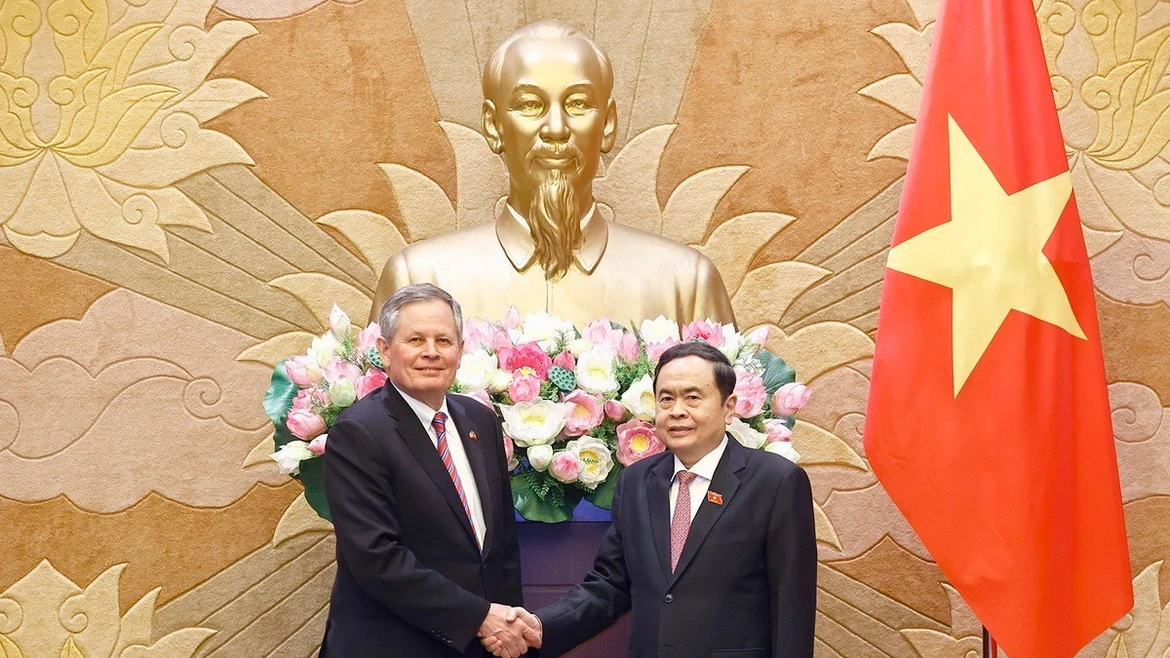 Chủ tịch Quốc hội Trần Thanh Mẫn tiếp Thượng Nghị sỹ Hoa Kỳ Steve Daines. (Ảnh: Doãn Tấn/TTXVN)