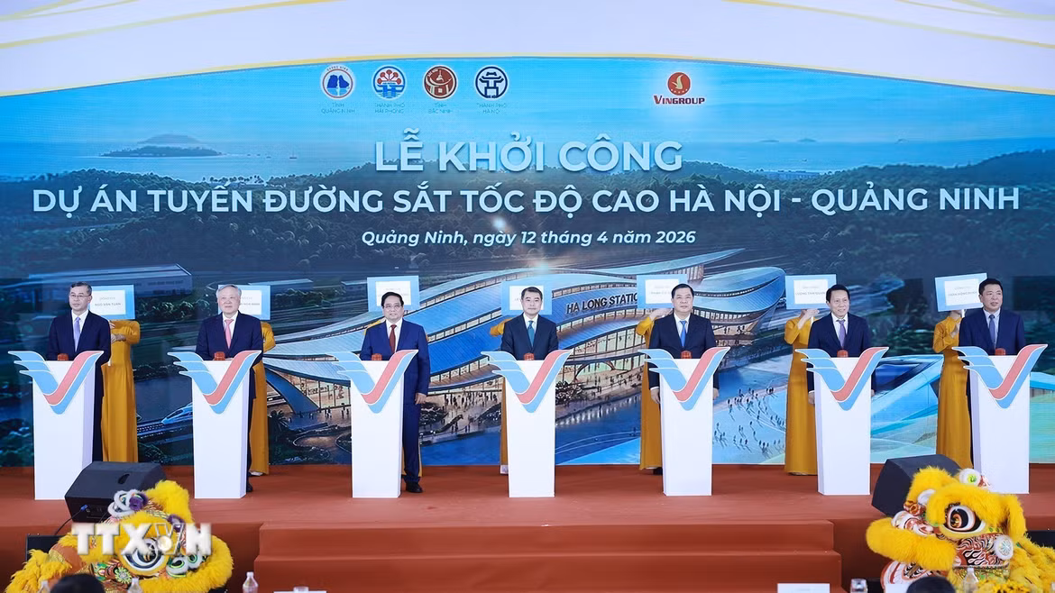 Thủ tướng Lê Minh Hưng và các đại biểu khởi công Dự án tuyến đường sắt tốc độ cao Hà Nội-Quảng Ninh. (Ảnh: Dương Giang/TTXVN)
