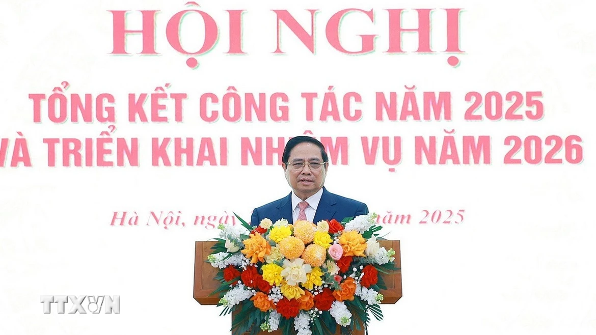 Thủ tướng Phạm Minh Chính phát biểu chỉ đạo tại Hội nghị Tổng kết công tác năm 2025 và triển khai nhiệm vụ năm 2026 của Bộ Xây dựng. (Ảnh: Dương Giang/TTXVN)