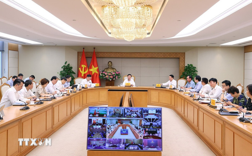 Phó Thủ tướng Trần Hồng Hà chủ trì cuộc họp. (Ảnh: Văn Điệp/TTXVN)