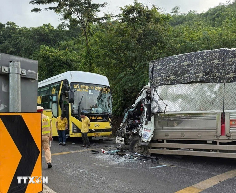 Hiện trường vụ tai nạn giao thông. (Ảnh: TTXVN phát)