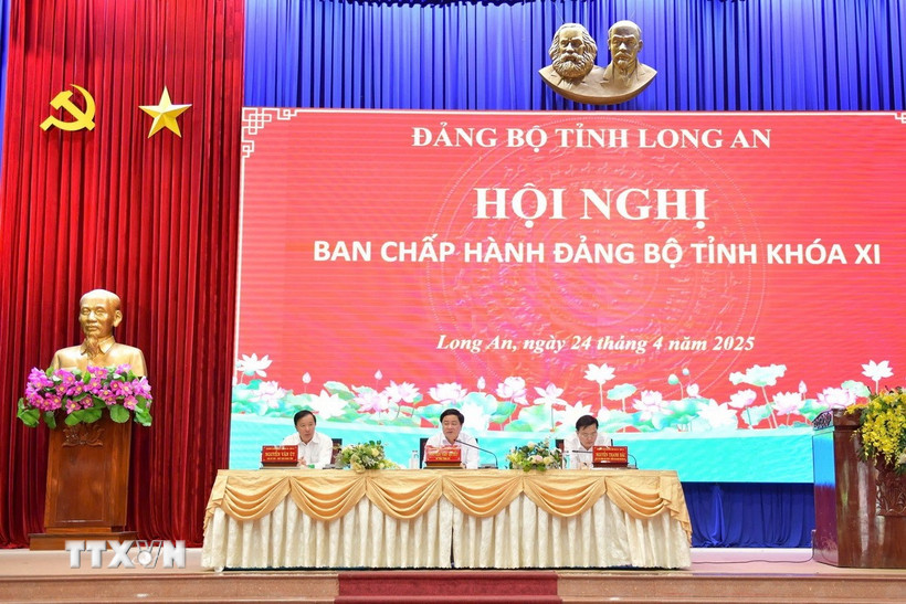 Ban Chấp hành Đảng bộ tỉnh Long An khóa XI tổ chức hội nghị thông qua dự thảo Đề án sắp xếp, tổ chức lại đơn vị hành chính cấp xã và Đề án hợp nhất đơn vị hành chính tỉnh Tây Ninh và tỉnh Long An. (Ảnh: TTXVN phát)