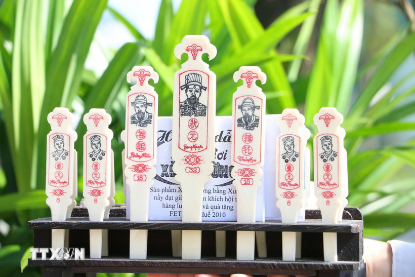 Xăm hường là một thú vui tao nhã chốn Cung đình xưa xứ Huế. (Ảnh: Mai Trang/TTXVN)