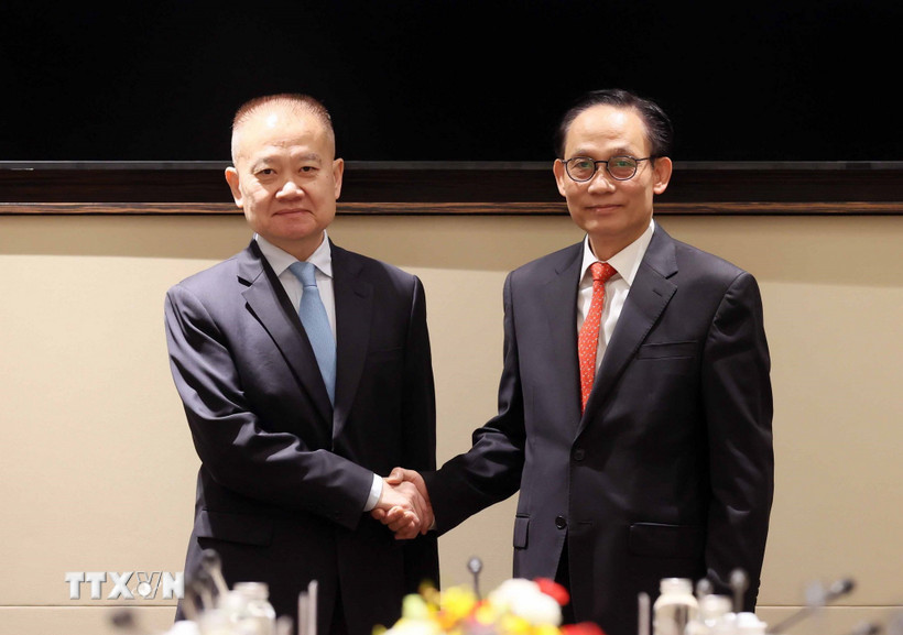 Bộ trưởng Bộ Ngoại giao Lê Hoài Trung hội đàm với đặc phái viên của Tổng Bí thư, Chủ tịch nước Trung Quốc Tập Cận Bình, đồng chí Lưu Hải Tinh. (Ảnh: An Đăng/ TTXVN)