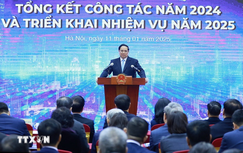 Thủ tướng Phạm Minh Chính phát biểu chỉ đạo tại Hội nghị triển khai nhiệm vụ năm 2025 của Đài Truyền hình Việt Nam. (Ảnh: Dương Giang/TTXVN)