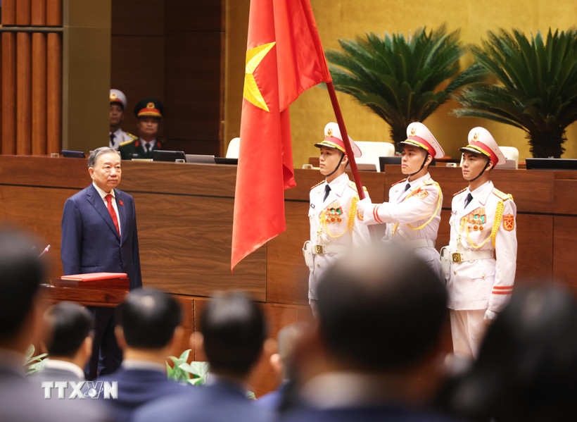 Tiểu sử, quá trình công tác của Tổng Bí thư, Chủ tịch nước Tô Lâm Chủ tịch nước Cộng hòa xã hội chủ nghĩa Việt Nam Tô Lâm tuyên thệ nhậm chức. (Ảnh: Lâm Khánh/TTXVN)