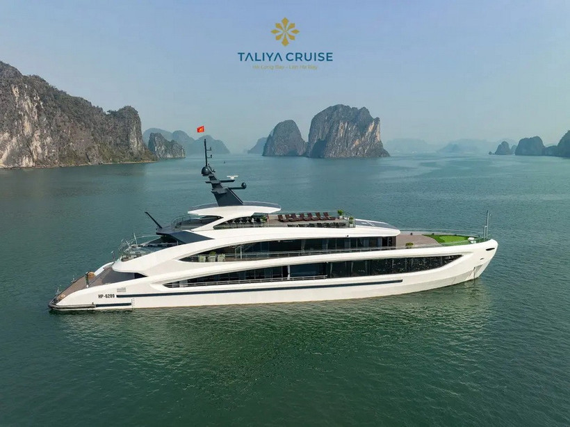 Tàu TALIYA CRUISE, biển kiểm soát HP 6289 đăng ký kinh doanh tại thành phố Hải Phòng, có hoạt động đón khách từ cảng Tuần Châu (Hạ Long). (Ảnh: TTXVN phát) 