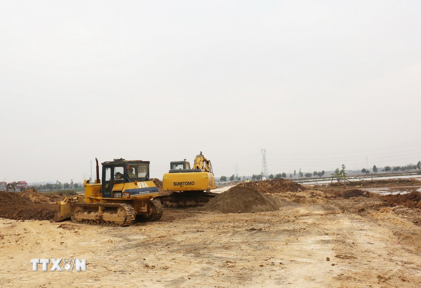 Các nhà thầu đẩy nhanh tiến độ thi công dự án đường Vành đai 4 trên địa bàn thị xã Quế Võ, tỉnh Bắc Ninh. (Ảnh tư liệu: Thanh Thương/TTXVN)