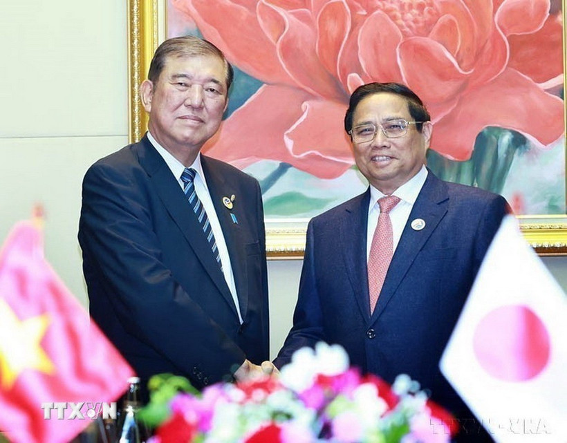 Trong chuyến tham dự Hội nghị Cấp cao ASEAN lần thứ 44, 45 và các hội nghị cấp cao liên quan tại Vientiane (Lào), sáng 11/10/2024, Thủ tướng Phạm Minh Chính gặp Thủ tướng Nhật Bản Ishiba Shigeru. (Ảnh: Dương Giang/TTXVN)