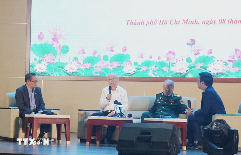 Giao lưu với các nhân chứng lịch sử, chuyên gia về sự nghiệp giải phóng miền Nam, thống nhất đất nước và xây dựng, phát triển Thành phố Hồ CHí Minh trong kỷ nguyên mới. (Ảnh: Anh Tuấn/TTXVN)