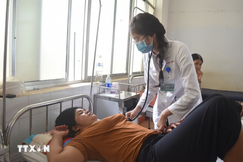 Tại Bệnh viện Đa khoa Buôn Ma Thuột (phường Buôn Ma Thuột), số ca mắc sốt xuất huyết nhập viện tăng đáng kể. (Ảnh: Nguyên Dung/TTXVN)