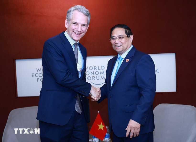 Thủ tướng Phạm Minh Chính tiếp ông Peter Koerte, Giám đốc công nghệ và Giám đốc chiến lược Tập đoàn Siemens AG (Đức). (Ảnh: Dương Giang/TTXVN)