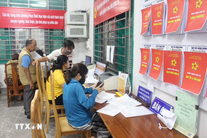 Các địa phương đang triển khai nhiều sáng kiến nhằm phục vụ ngày càng tốt hơn nhu cầu của người dân và doanh nghiệp. (Ảnh: Hồng Hiếu/TTXVN)