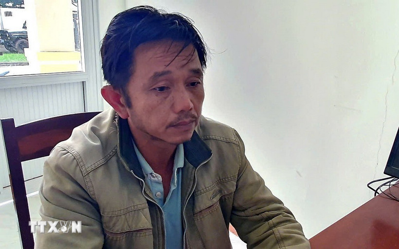 Đối tượng Vương tại cơ quan công an. (Ảnh: CTV/TTXVN phát)