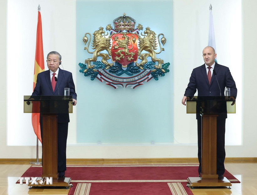 Tổng Bí thư Tô Lâm và Tổng thống Bulgaria Rumen Radev tại cuộc gặp gỡ báo chí. (Ảnh: Thống Nhất/TTXVN)