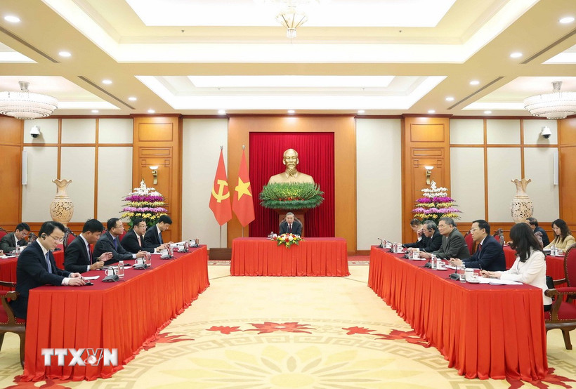 Tổng Bí thư Tô Lâm điện đàm với Tổng Thư ký Đảng Hành động Nhân dân (PAP), Thủ tướng Singapore Lawrence Wong. (Ảnh: Thống Nhất/TTXVN)