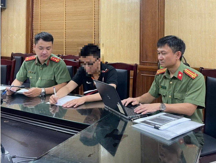 Cơ quan Công an làm việc với thí sinh vi phạm. (Nguồn: Công an thành phố)