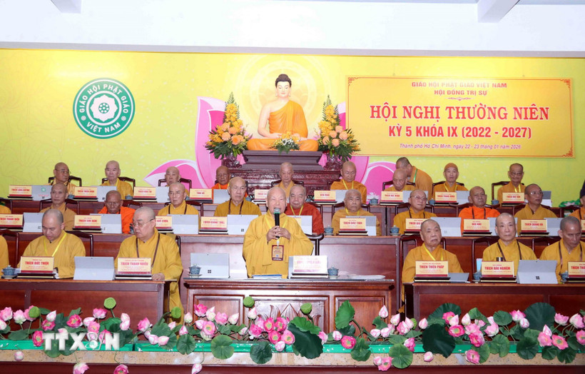 Các chư Tôn đức giáo phẩm lãnh đạo Hội đồng Chứng minh, Hội đồng Trị sự Giáo hội Phật giáo Việt Nam dự Hội nghị. (Ảnh: Xuân Khu/TTXVN)