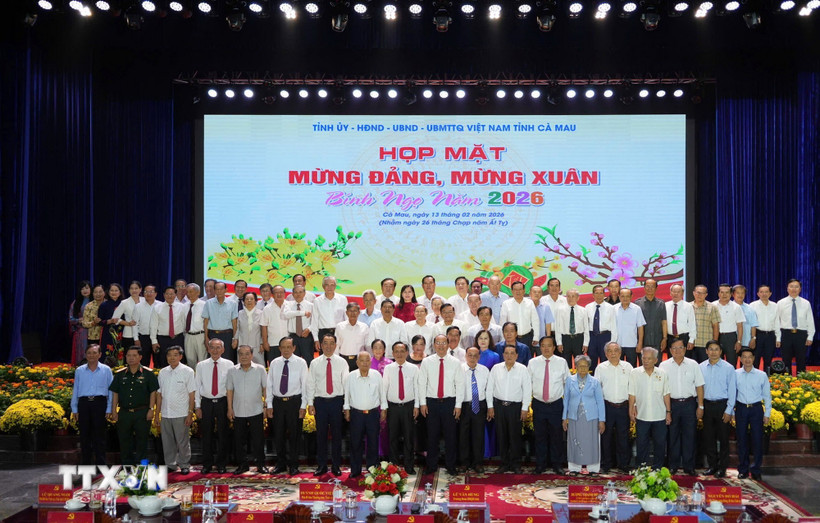 Buổi họp mặt là dịp để toàn Đảng bộ, dân và quân tỉnh nhà tiếp tục phát huy truyền thống đoàn kết, thống nhất, nâng cao quyết tâm thực hiện thắng lợi các mục tiêu, nhiệm vụ chính trị trong giai đoạn mới. (Ảnh: Huỳnh Anh/ TTXVN)