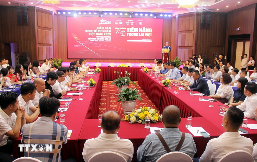 Quang cảnh Diễn đàn Kinh tế tư nhân Việt Nam 2025 - Vòng đối thoại địa phương, Cụm miền núi Đông Bắc Bộ. (Ảnh: Văn Đạt/TTXVN)