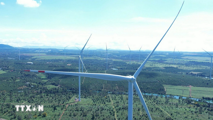 Dự án Nhà máy điện gió Chế biến Tây Nguyên do Công ty cổ phần Năng Lượng gió Chư Prông Gia Lai làm chủ đầu tư đã hoàn thành công trình xây dựng nhưng vẫn chưa thể đưa vào vận hành thương mại. (Ảnh: TTXVN phát)