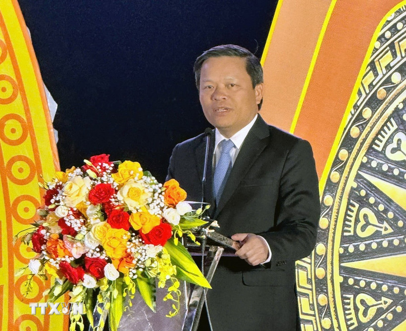 Phó Chủ tịch Ủy ban Nhân dân tỉnh Phú Thọ Phan Trọng Tấn phát biểu tại lễ khai mạc. (Ảnh: TTXVN phát)