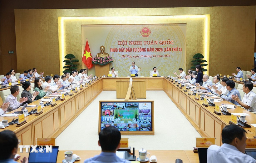 Thủ tướng Phạm Minh Chính chủ trì Hội nghị toàn quốc lần thứ 4 về thúc đẩy đầu tư công năm 2025. (Ảnh: Dương Giang/TTXVN)