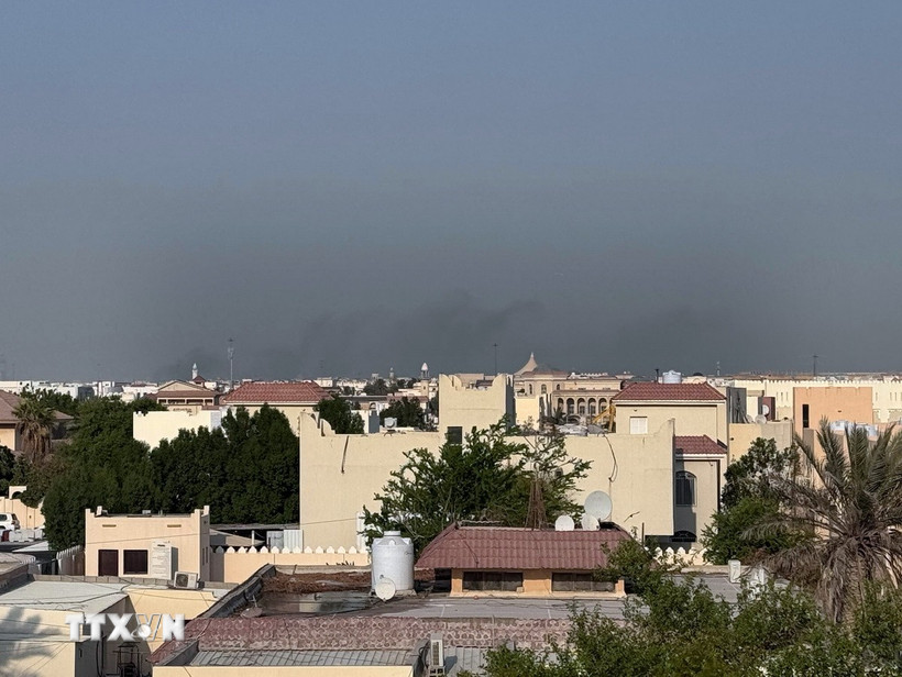 Khói bốc lên sau cuộc không kích của Israel tại Doha, Qatar ngày 9/9/2025. (Ảnh: AA/TTXVN)