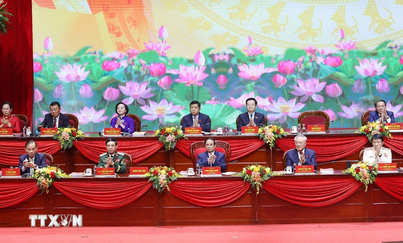 Đoàn Chủ tịch điều hành Đại hội đại biểu Đảng bộ Chính phủ lần thứ I, nhiệm kỳ 2025-2030. (Ảnh: Dương Giang/TTXVN)