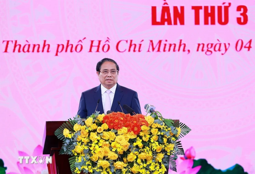 Thủ tướng Phạm Minh Chính phát biểu tại Lễ đón nhận danh hiệu Anh hùng Lực lượng vũ trang lần thứ 3 của Lực lượng vũ trang Thành phố Hồ Chí Minh. (Ảnh: Dương Giang/TTXVN)