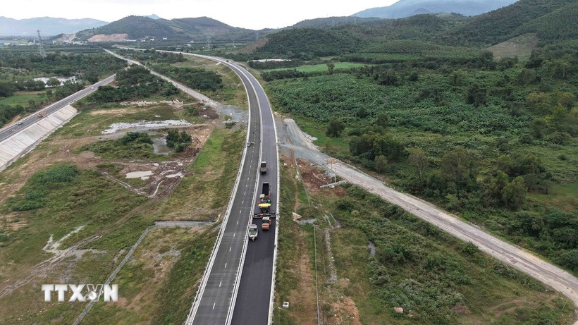 Tuyến cao tốc Vân Phong-Nha Trang. (Ảnh Đặng Tuấn/ TTXVN)