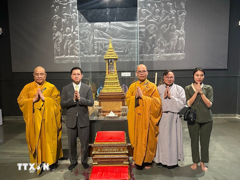 Đại sứ Việt Nam tại Ấn Độ Nguyễn Thanh Hải tại Lễ đón nhận và cung rước Xá lợi Đức Phật Thích Ca Mâu Ni. (Ảnh: Quang Trung/TTXVN)