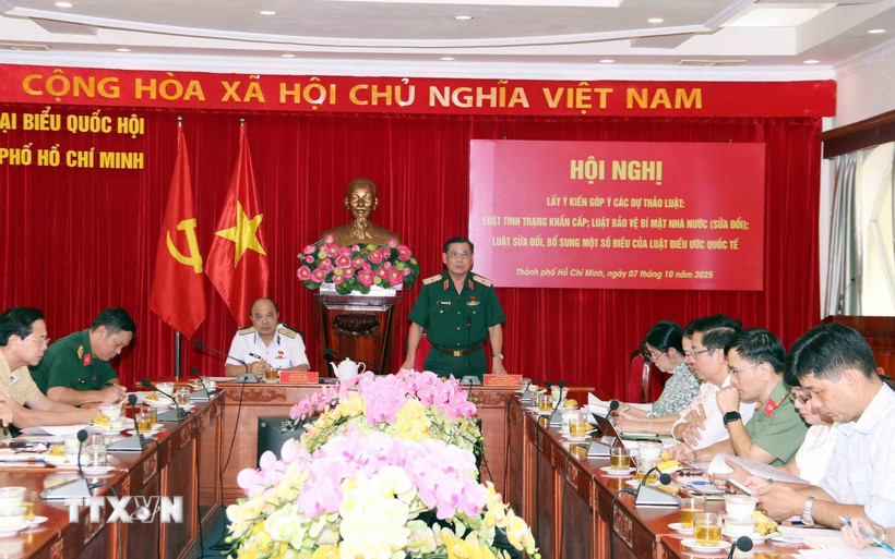 Chiều 7/10/2025, tại Thành phố Hồ Chí Minh, Đoàn đại biểu Quốc hội Thành phố Hồ Chí Minh tổ chức Hội nghị lấy ý kiến đóng góp các dự thảo luật gồm Luật Tình trạng khẩn cấp; Luật Bảo vệ bí mật Nhà nước (sửa đổi). (Ảnh: Xuân Khu/TTXVN)