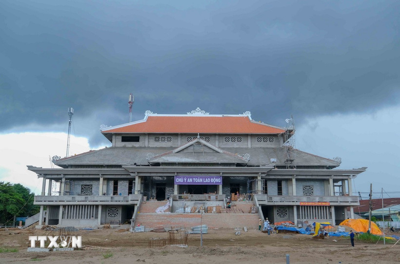 Khu tưởng niệm trong khu Di tích Lịch sử Lộ Vòng Cung đang được thi công. (Ảnh: Thanh Liêm/TTXVN)