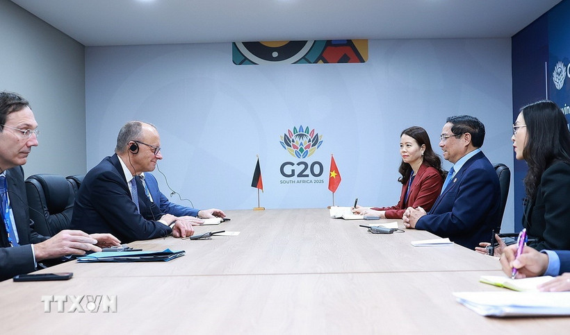 Thủ tướng Phạm Minh Chính gặp Thủ tướng Đức Friedrich Merz. (Ảnh: Dương Giang/TTXVN)